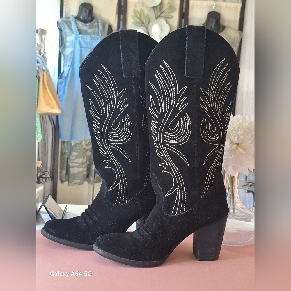 Very Volatile !! Cowboy Boots!